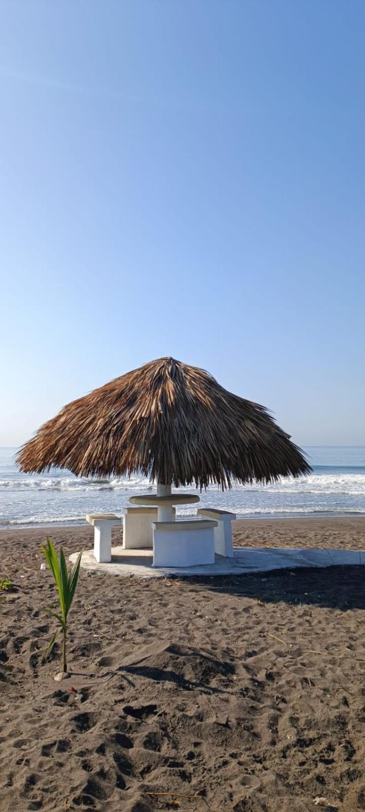 Lo De Reyes Monterrico Y Sipacate Hotel Las Quechas Exterior photo